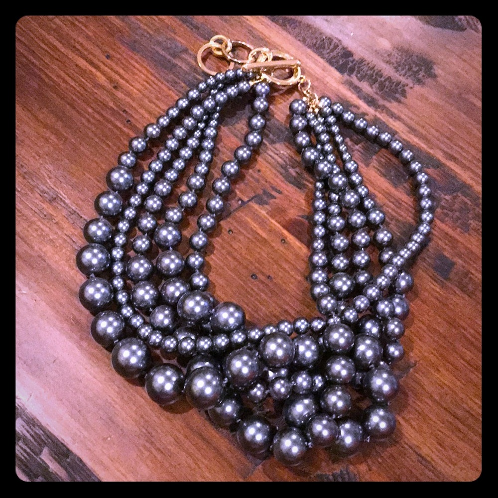 C Wonder Gray Pearl Cluster Necklace